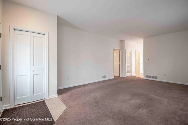 $1,975 | 4013 Pond View Drive, Clarks Summit, PA 18411