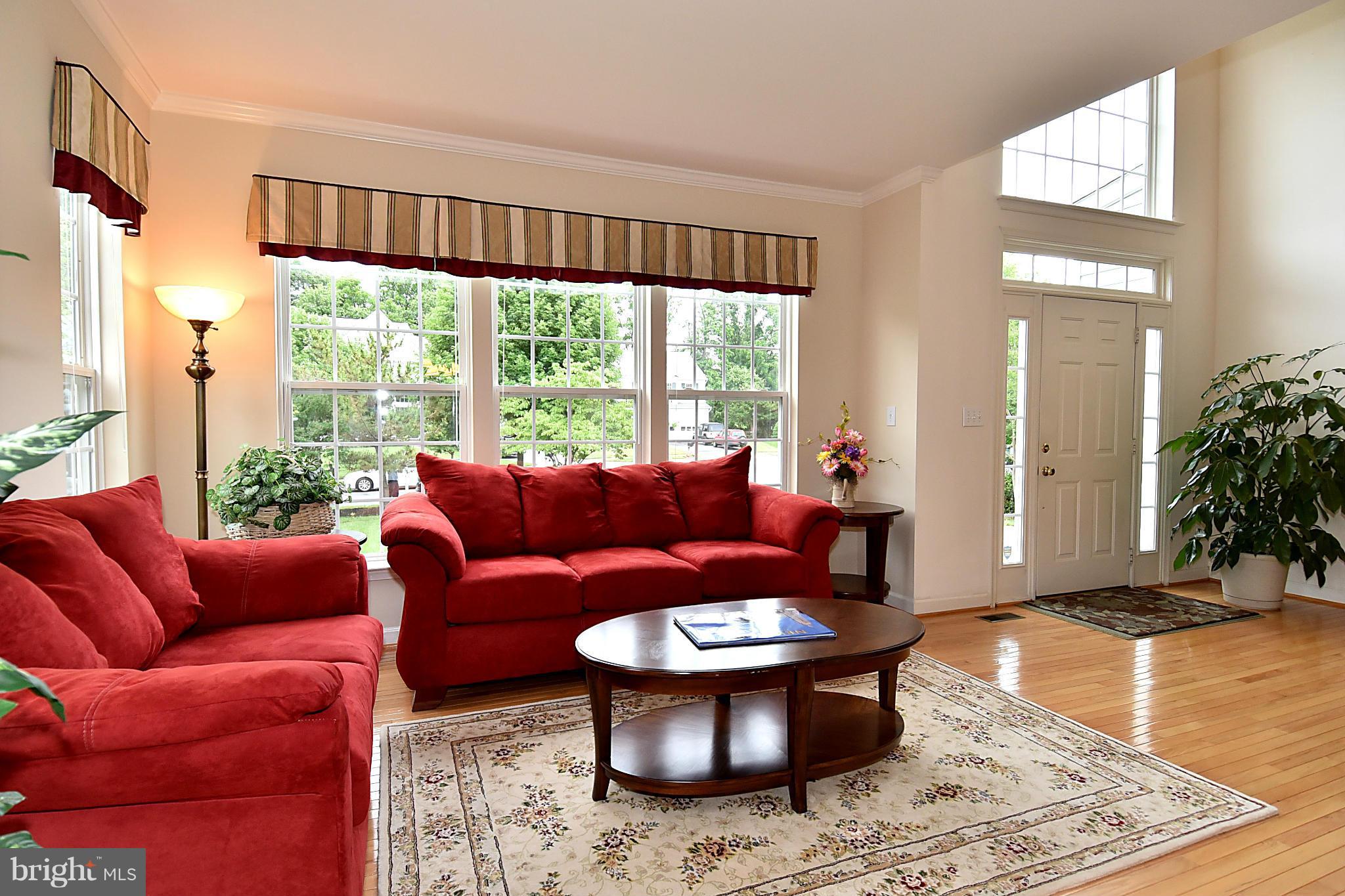 18811 Severn Road Gaithersburg, MD 20879 - Photo 12 of 30 Living Room