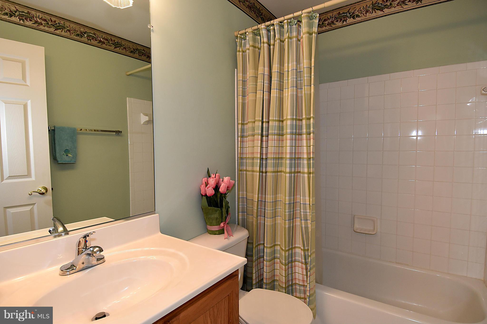 18811 Severn Road Gaithersburg, MD 20879 - Photo 25 of 30 Bath