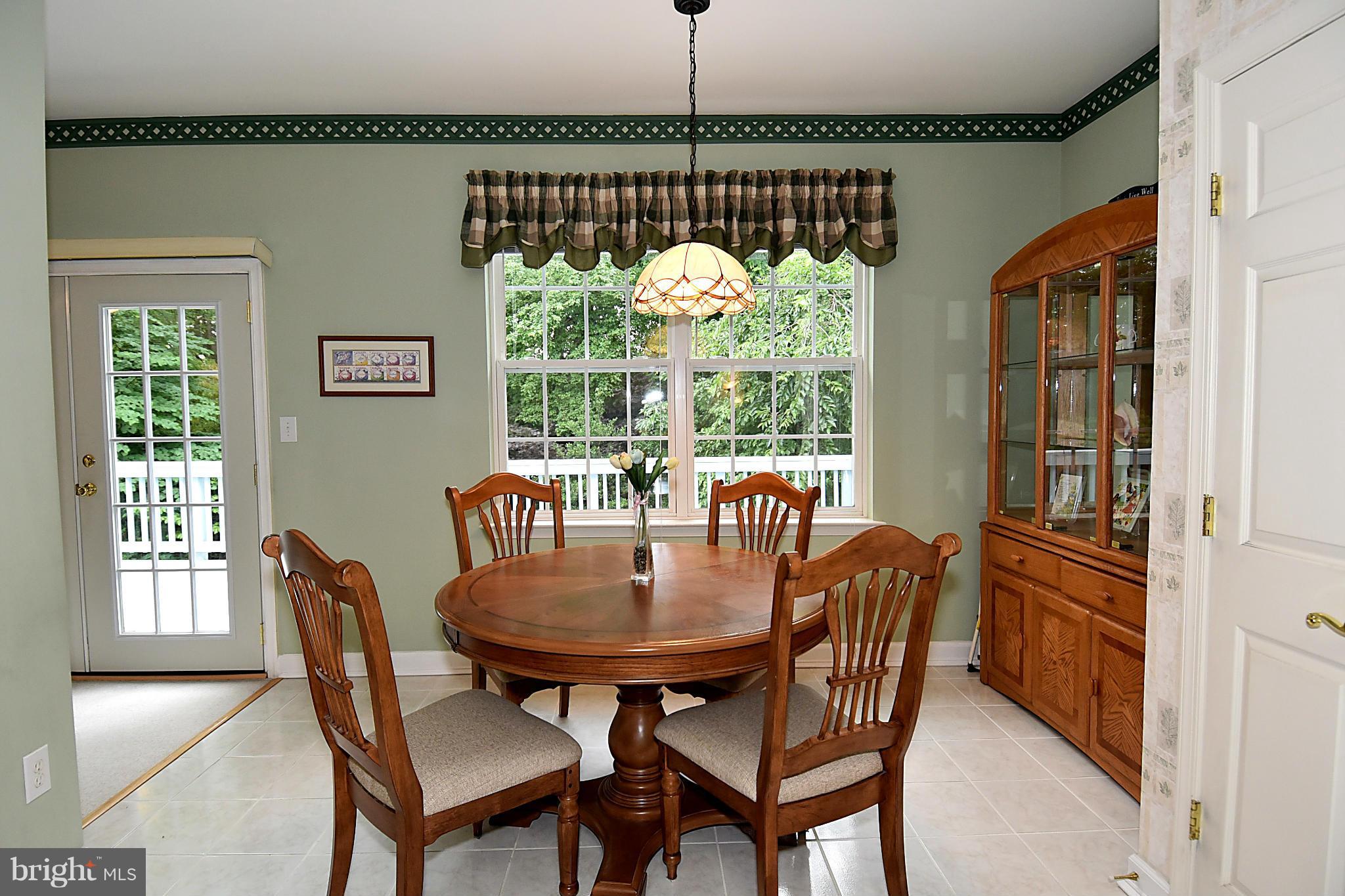 18811 Severn Road Gaithersburg, MD 20879 - Photo 9 of 30 Table Space Kitchen