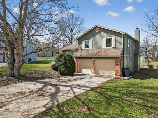 $395,000 | 15200 West Ellsworth Court, Olathe, KS 66062
