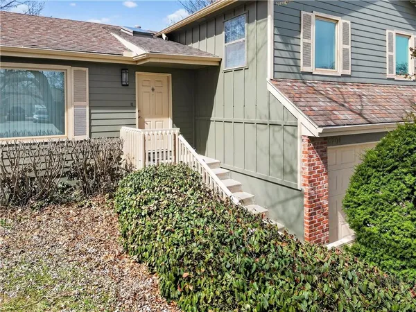 $395,000 | 15200 West Ellsworth Court, Olathe, KS 66062