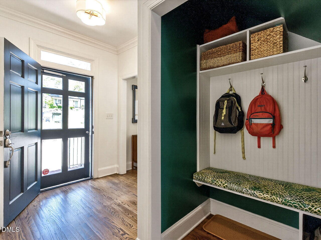 005-1280x960-foyer