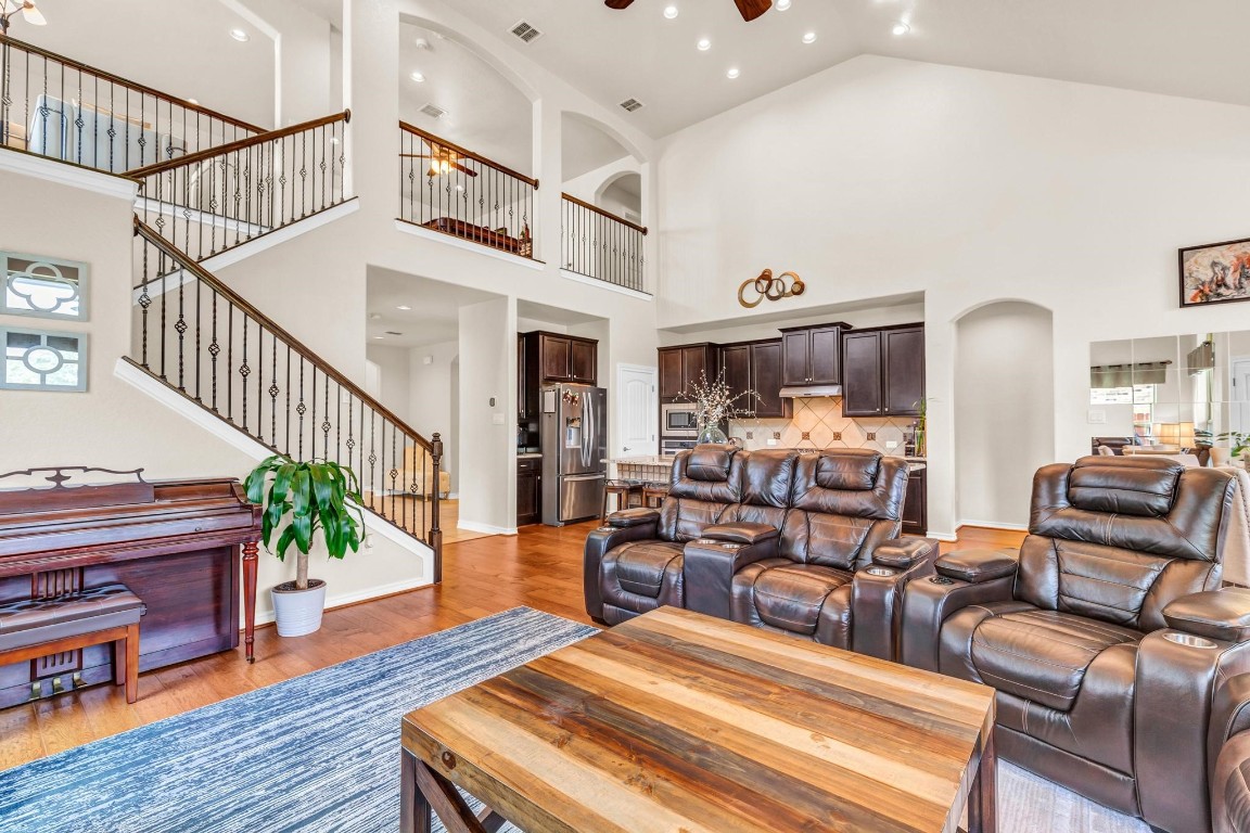 Experience the essence of Blanco Vista living in this 2-story home