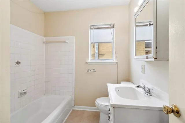 $1,100 | 4815 Magazine Street, Unit 10, New Orleans, LA 70115