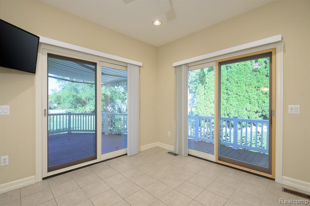 5565 Ford Road Commerce Township, MI 48382 - Photo 12 of 28 Gallery Image 12