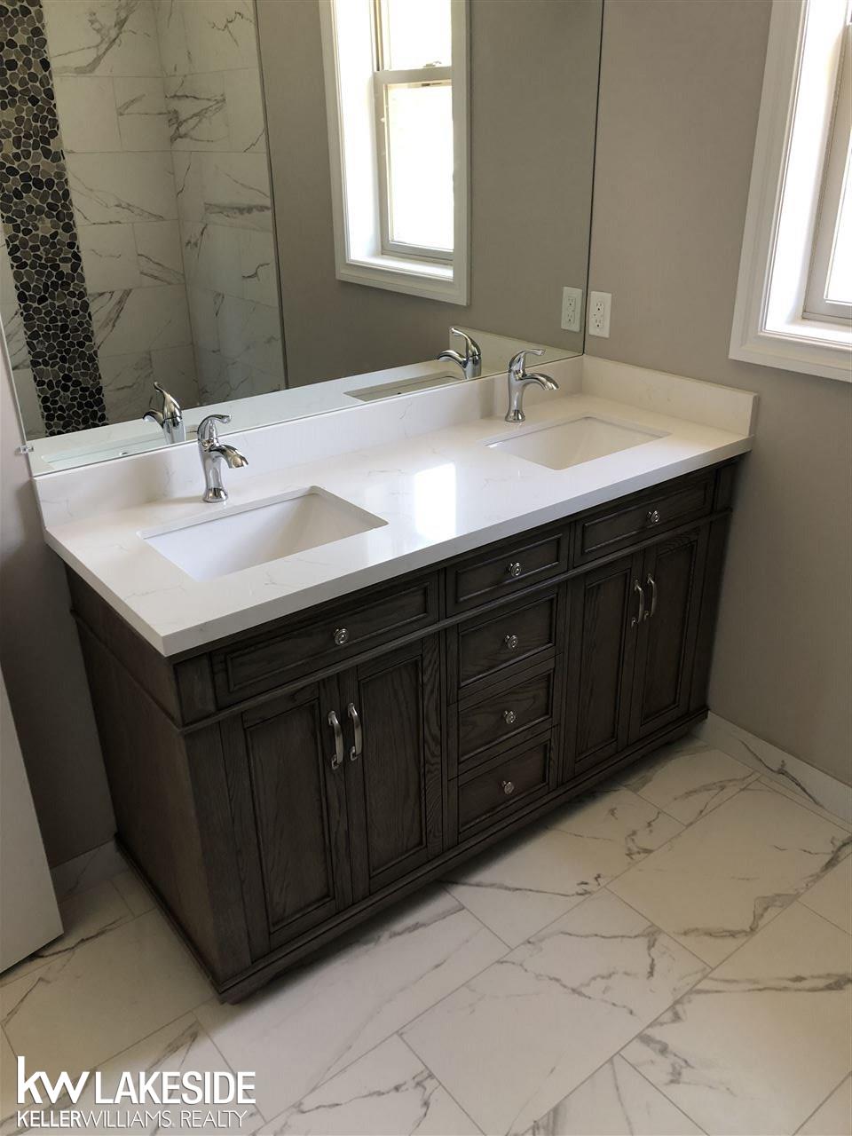 2902 Devondale Road Rochester, MI 48309 - Photo 3 of 35 50015453-2.JPG