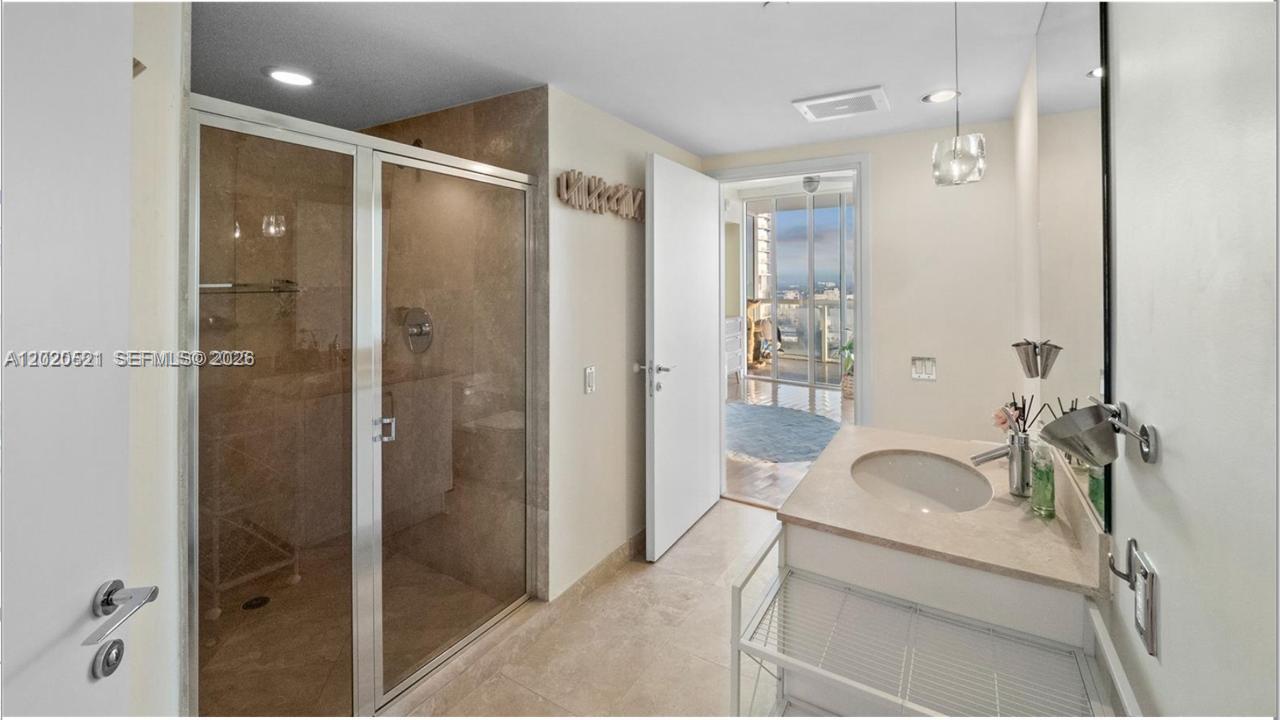 450 Alton Road, Unit 2810 Miami Beach, FL 33139 - Photo 16 of 38