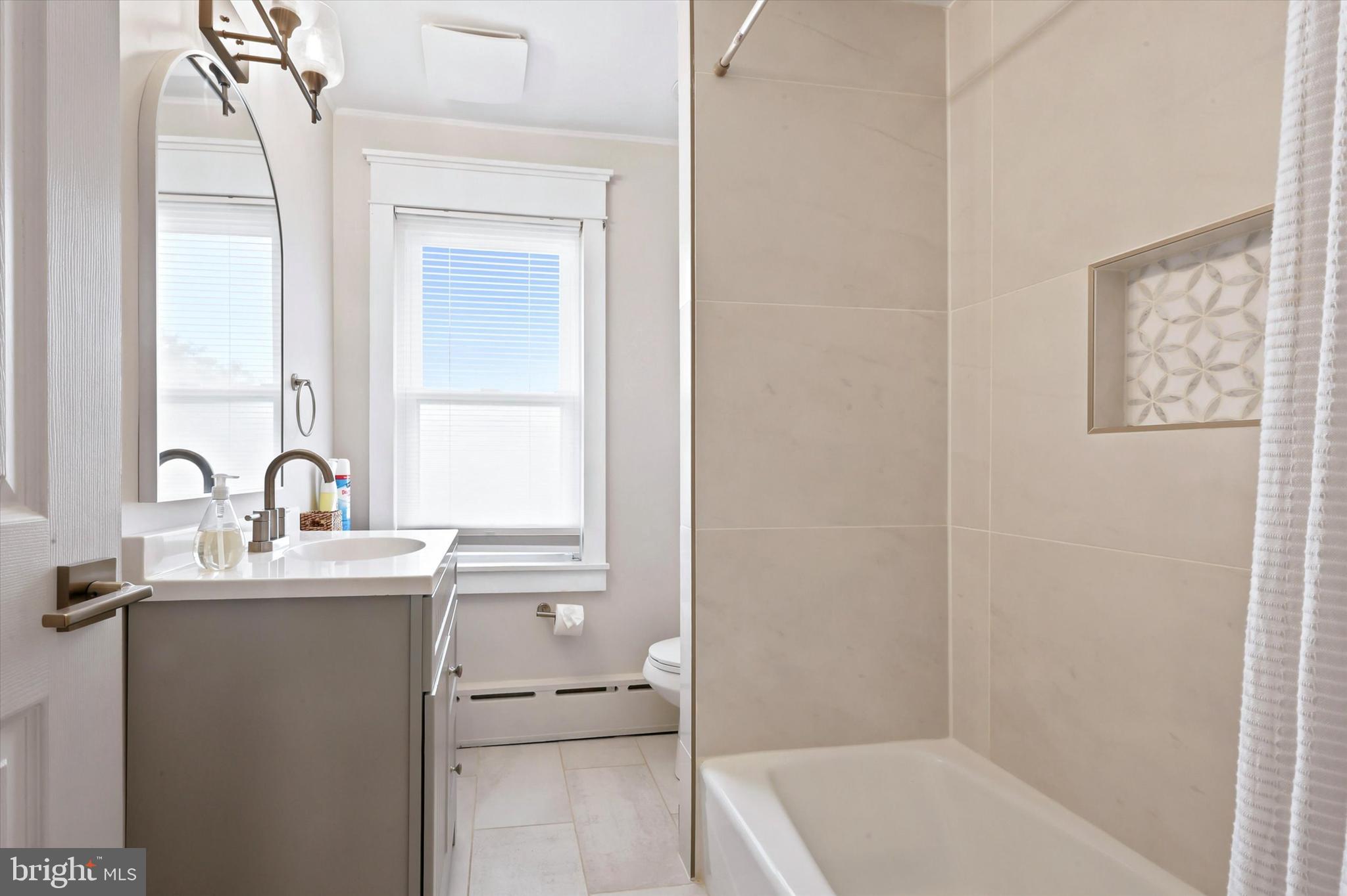 204 Harding Avenue Havertown, PA 19083 - Photo 17 of 23 Full hall bathroom