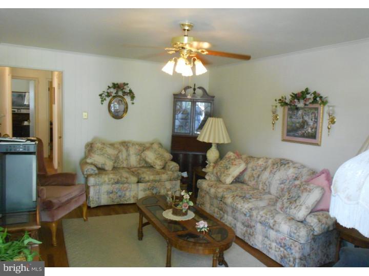 1331 Midland Road Conshohocken, PA 19428 - Photo 3 of 10 Living Room