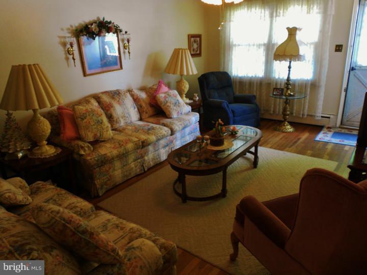 1331 Midland Road Conshohocken, PA 19428 - Photo 4 of 10 Living Room