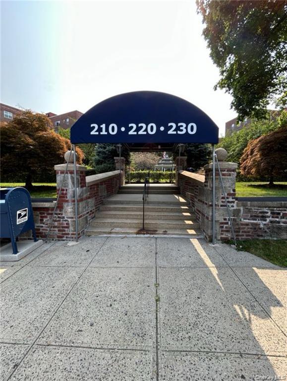 230 Pelham Road, Unit 2E New Rochelle, NY 10805 - Photo 27 of 31