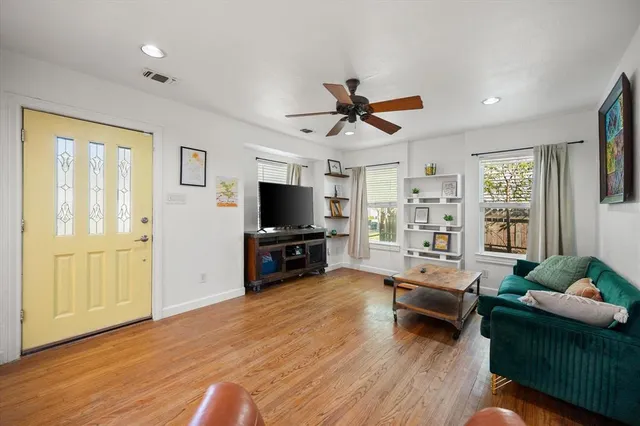 $325,000 | 4029 Lovell Avenue, Fort Worth, TX 76107