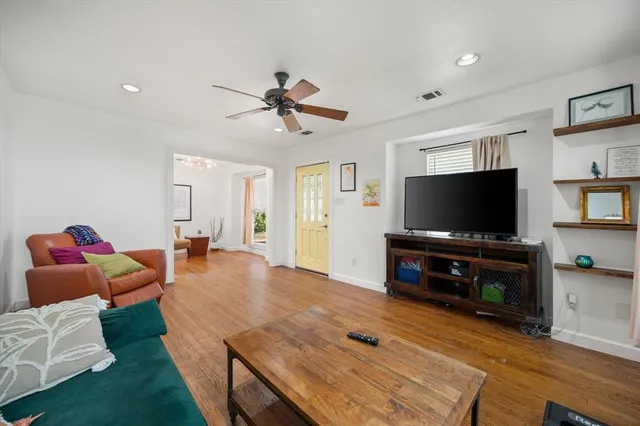 $325,000 | 4029 Lovell Avenue, Fort Worth, TX 76107