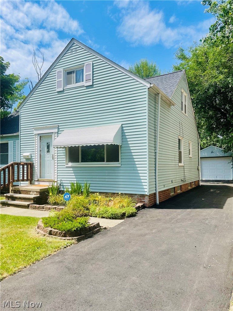 4119 Lowden Road Cleveland, OH 44121 - Photo 2 of 29