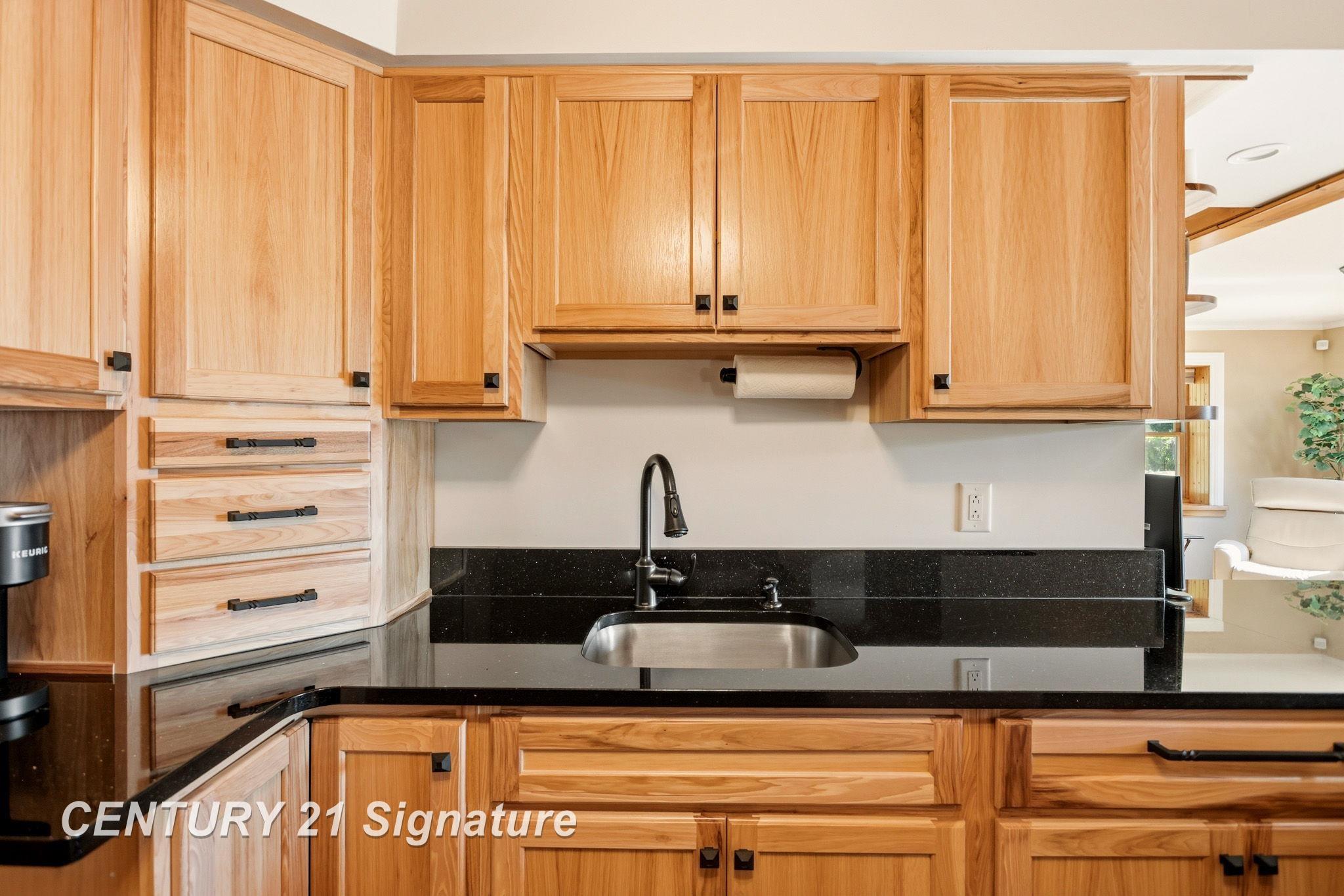 4065 North River Road Freeland, MI 48623 - Photo 9 of 47