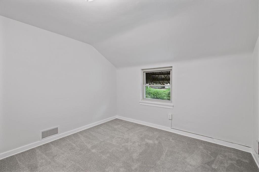 620 Beulah Road Pittsburgh, PA 15235 - Photo 19 of 25 an empty room with a window