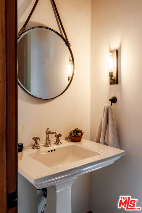 21717 Encina Road Topanga, CA 90290 - Photo 41 of 60