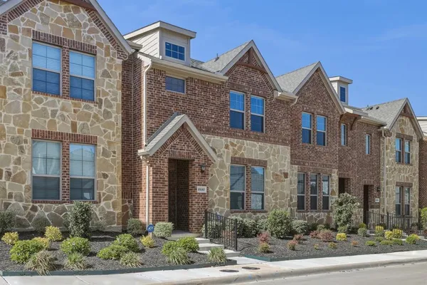 $2,300 | 2137 Crooked Bow Drive, Mesquite, TX 75149