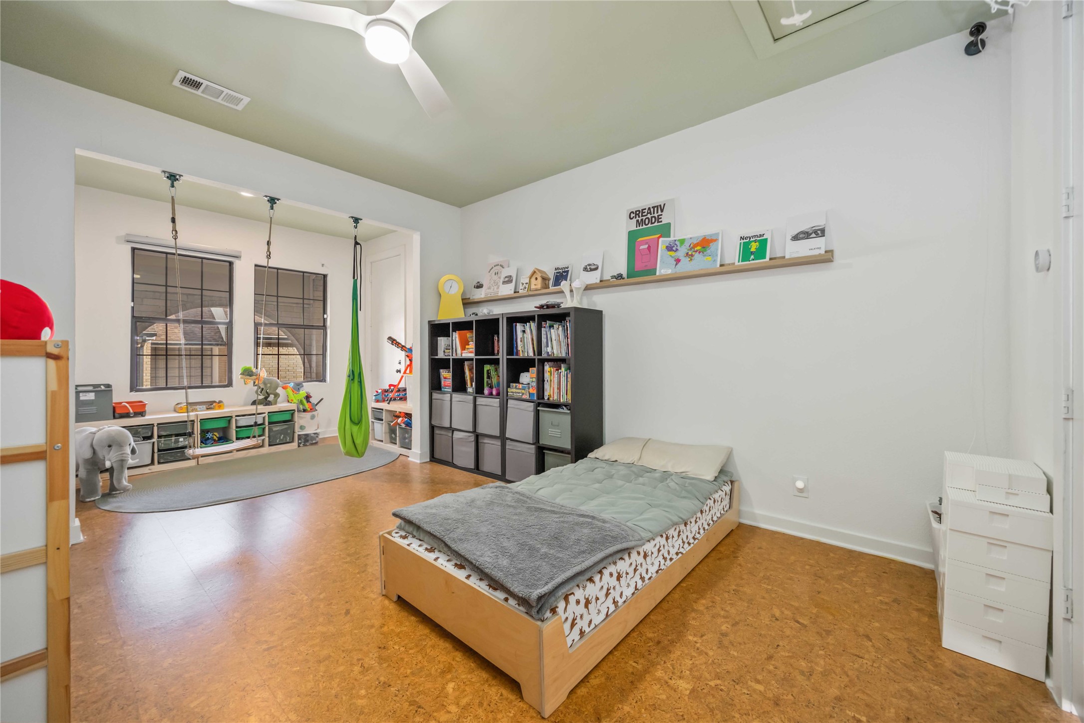 1425 Nantucket Drive, Unit B Houston, TX 77057 - Photo 37 of 38 3rd Bedroom