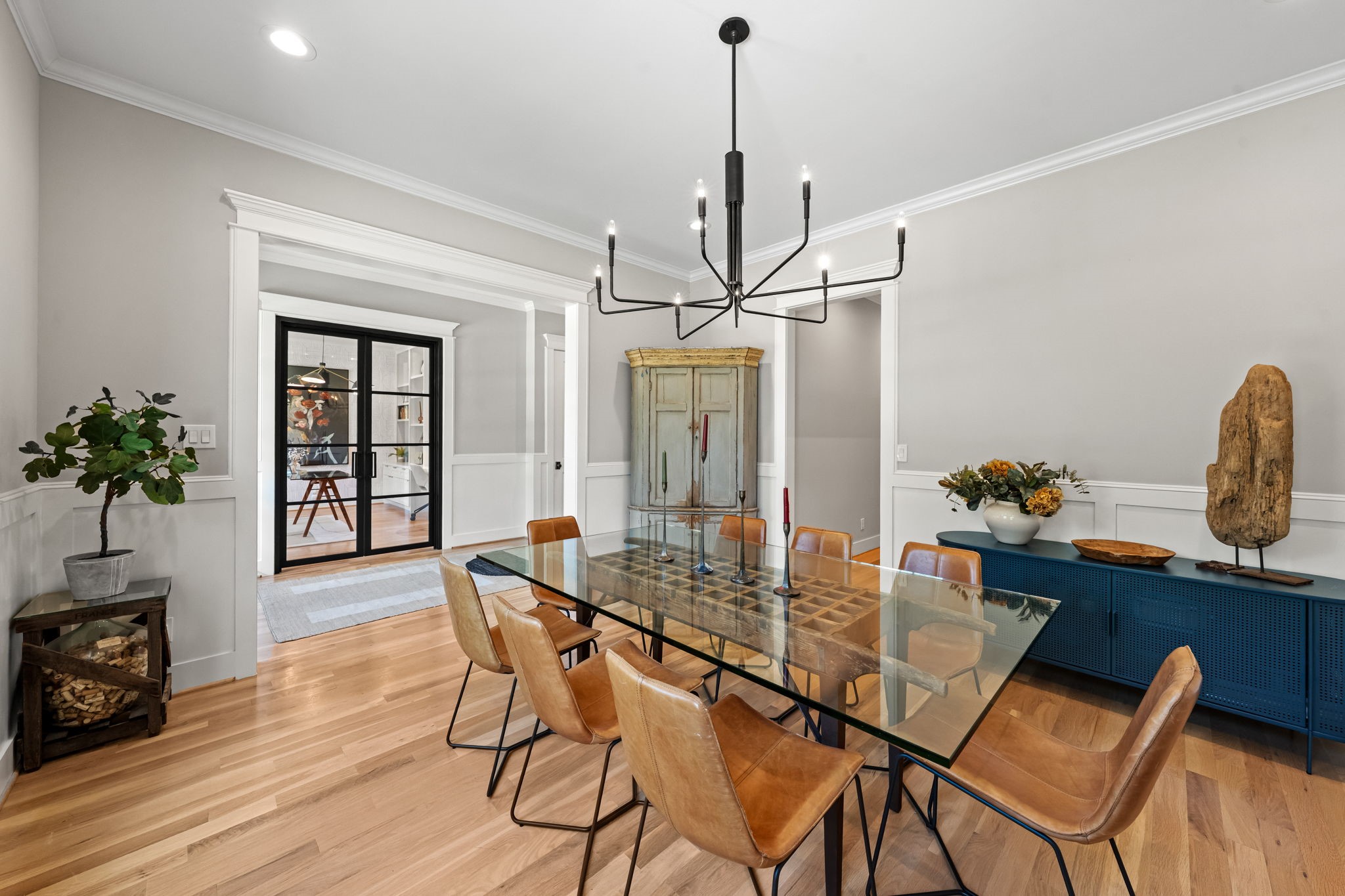 1013 Martin Street Houston, TX 77018 - Photo 6 of 46 Sophisticated formal dining seamlessly connected to the entry creating an ideal flow for entertaining while maintaining an elegant yet welcoming feel.