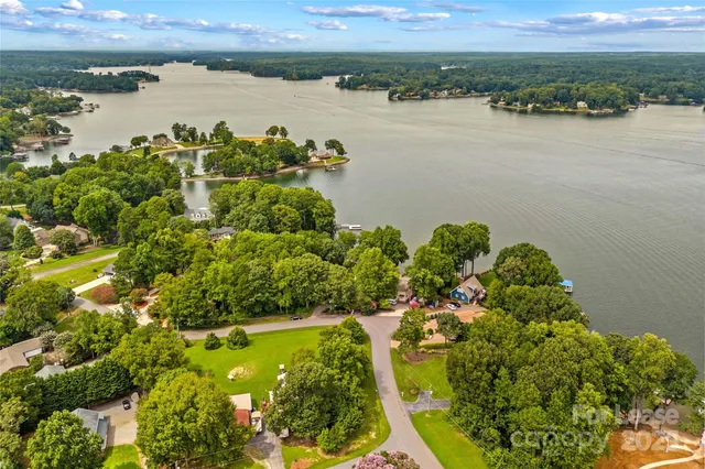 $7,900 | 9598 Riviera Drive, Sherrills Ford, NC 28673