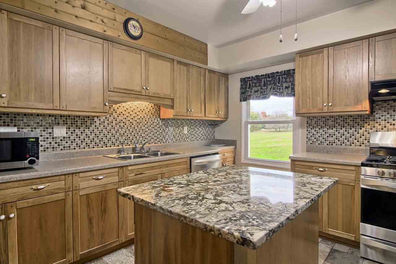 2250 North Mork Road Suttons Bay, MI 49682 - Photo 21 of 41 1859120-20.JPG