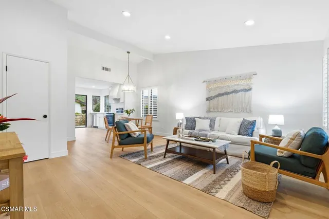 $3,400 | 41040 Village 41, Camarillo, CA 93012