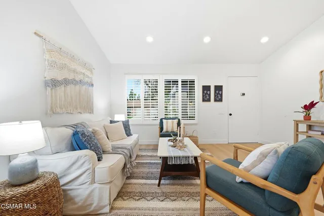 $3,400 | 41040 Village 41, Camarillo, CA 93012