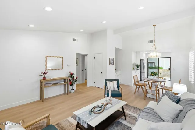 $3,400 | 41040 Village 41, Camarillo, CA 93012