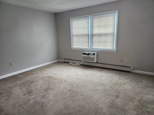 $1,600 | 617 Center Street, Unit D, Manchester, CT 06040
