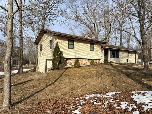 $225,000 | 1080 North Industrial Drive, Houston, MO 65483