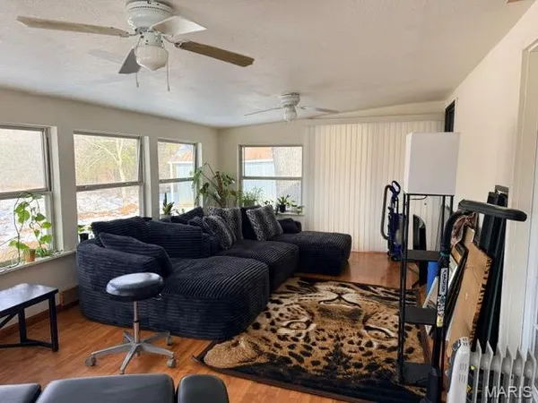 $225,000 | 1080 North Industrial Drive, Houston, MO 65483