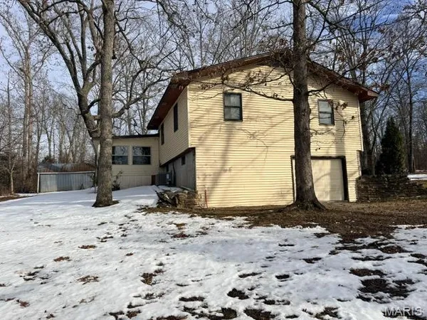 $225,000 | 1080 North Industrial Drive, Houston, MO 65483