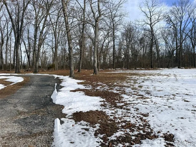 $225,000 | 1080 North Industrial Drive, Houston, MO 65483