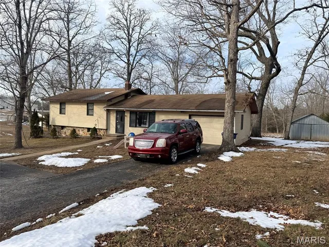 $225,000 | 1080 North Industrial Drive, Houston, MO 65483