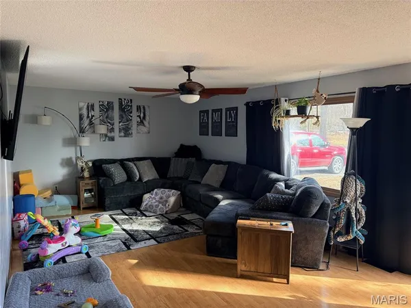 $225,000 | 1080 North Industrial Drive, Houston, MO 65483