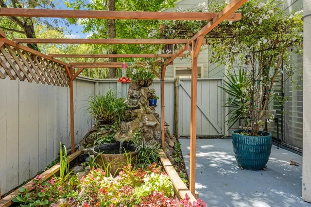 a view of an outdoor space