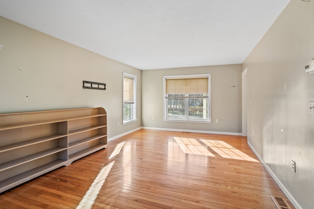 19 Mulpus Road Shirley, MA 01464 - Photo 13 of 27