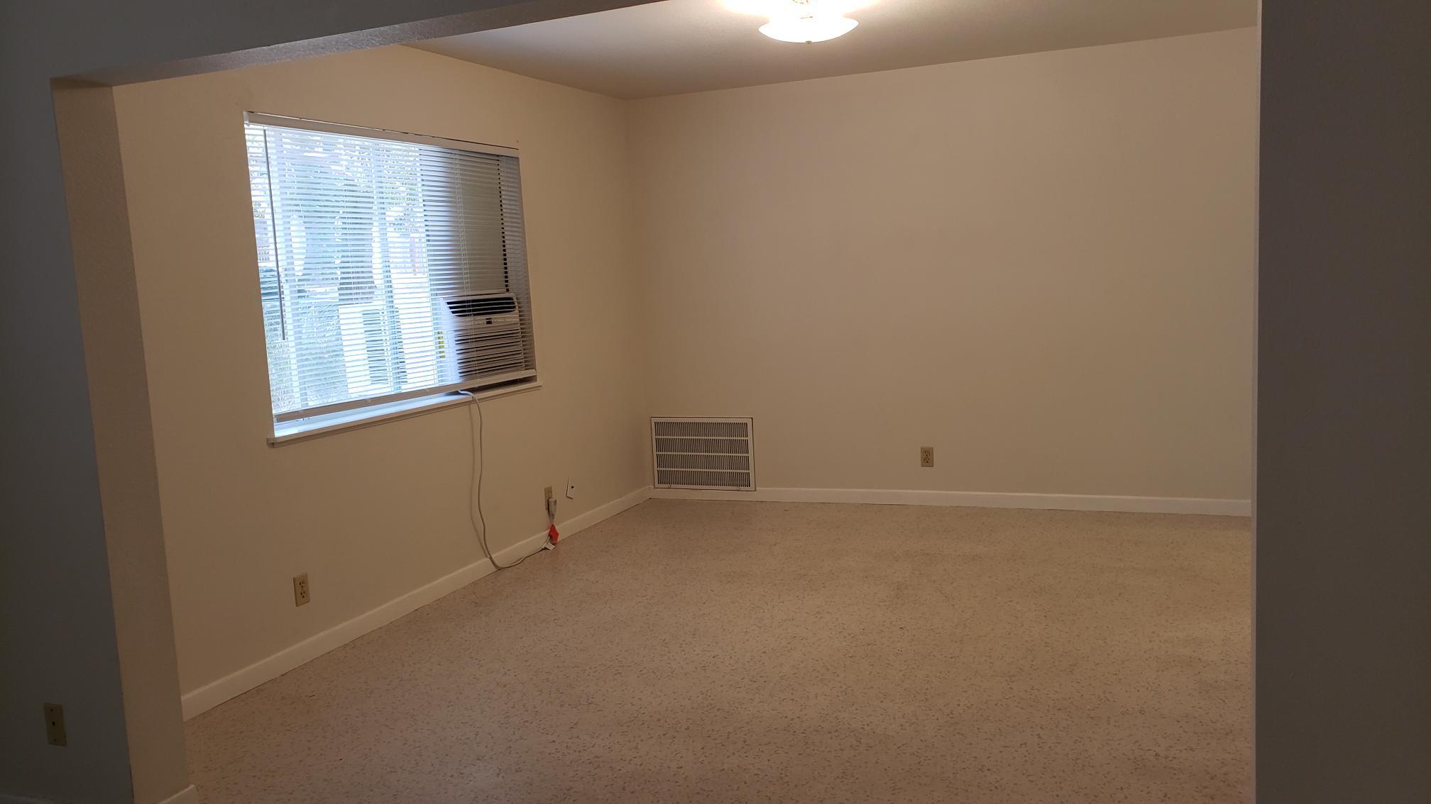 646 Oak Street Central Point, OR 97502 - Photo 18 of 34 20220812_140239