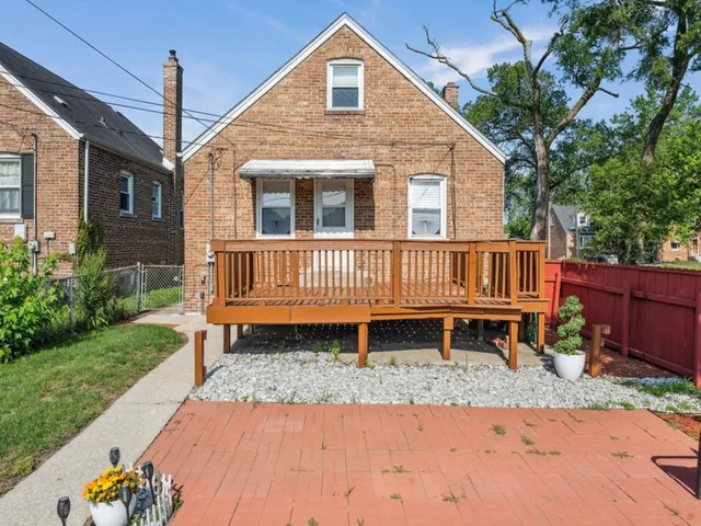 a view of a backyard with sitting area