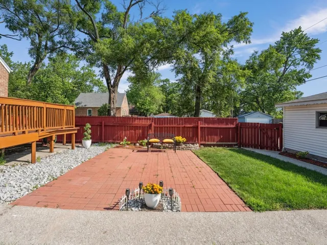 $245,000 | 18101 Wildwood Avenue, Lansing, IL 60438