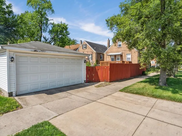 $245,000 | 18101 Wildwood Avenue, Lansing, IL 60438