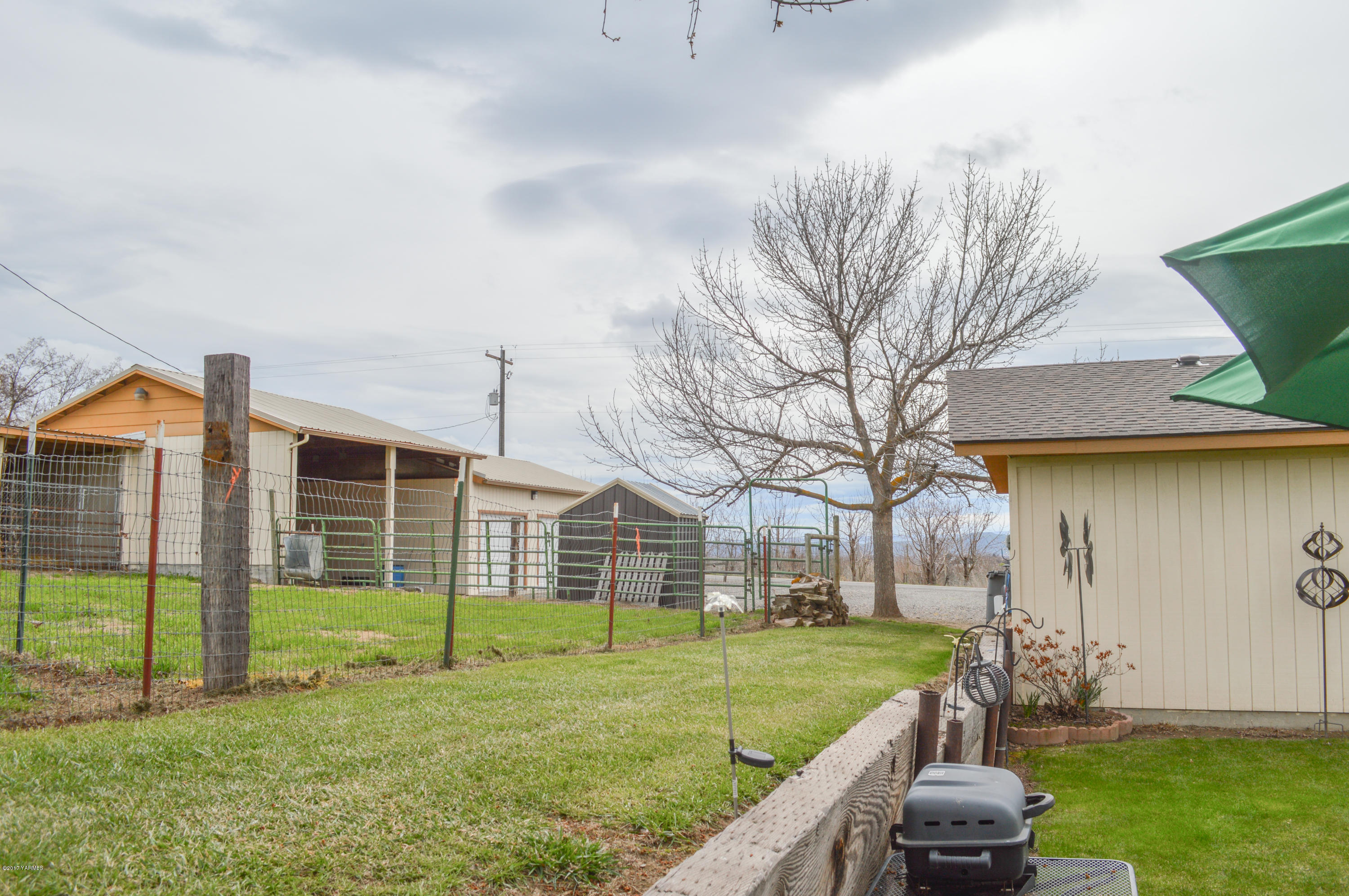 581 Gilbert Road Zillah, WA 98953 - Photo 24 of 38 a view of a house with a yard
