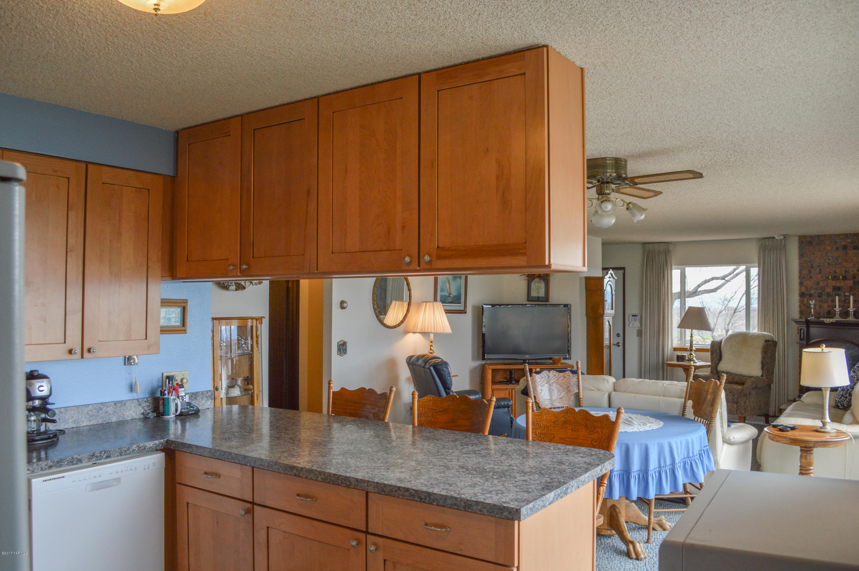 581 Gilbert Road Zillah, WA 98953 - Photo 4 of 38 a kitchen with a sink a stove and chairs
