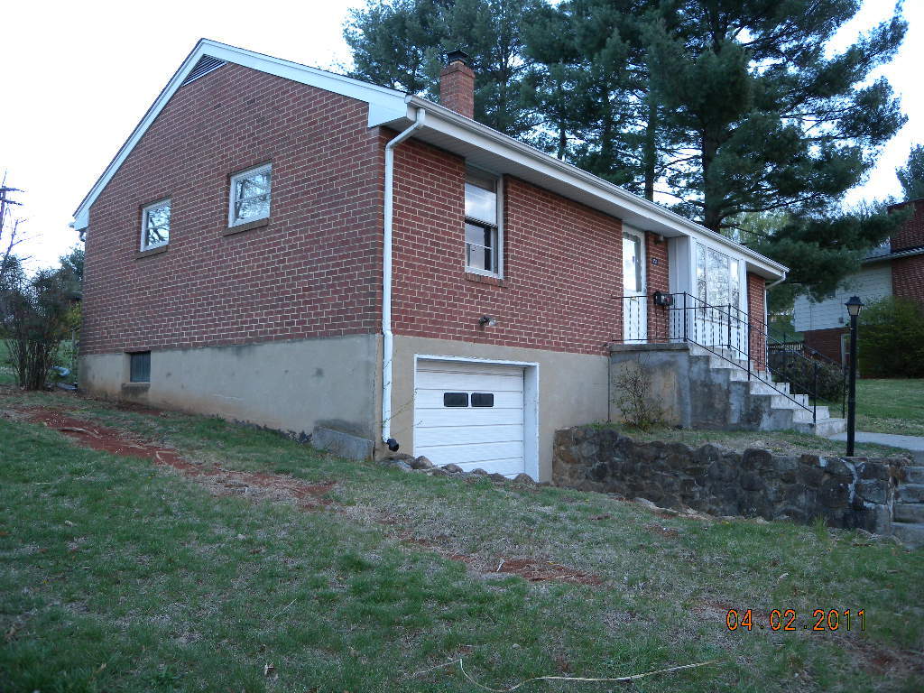 2521 Northminster Road Northwest Roanoke, VA 24012 - Photo 13 of 15 Left side