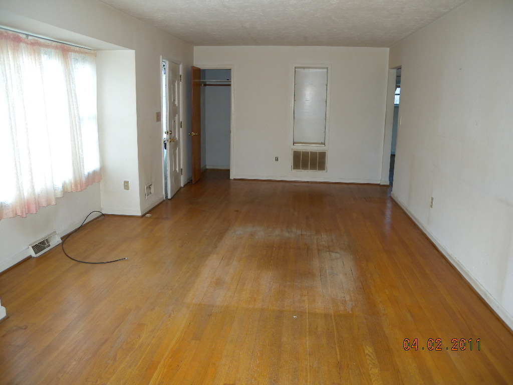 2521 Northminster Road Northwest Roanoke, VA 24012 - Photo 3 of 15 Living room