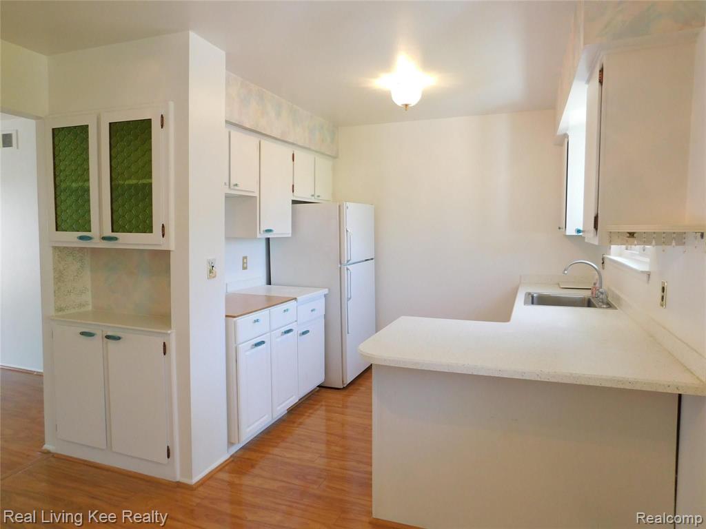 29225 Hayes Road Warren, MI 48088 - Photo 7 of 10
