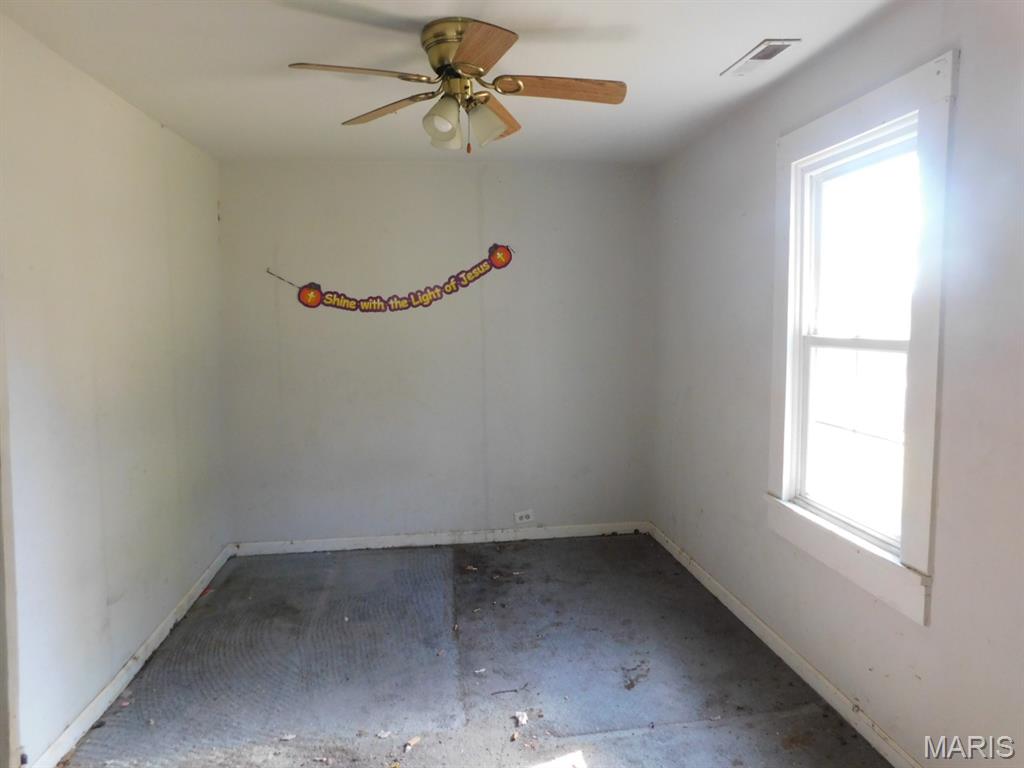 625 Highway 37 Kell, IL 62853 - Photo 4 of 10 Gallery Image 4