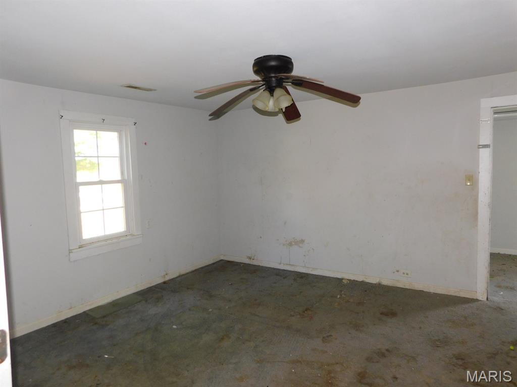625 Highway 37 Kell, IL 62853 - Photo 7 of 10 Gallery Image 7